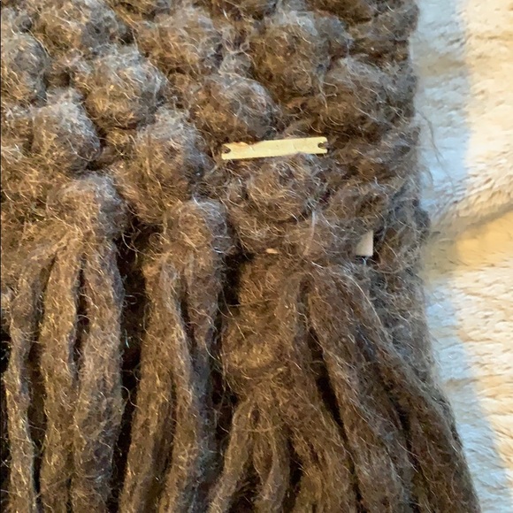 Michael Kors grey wool scarf - Picture 2 of 3